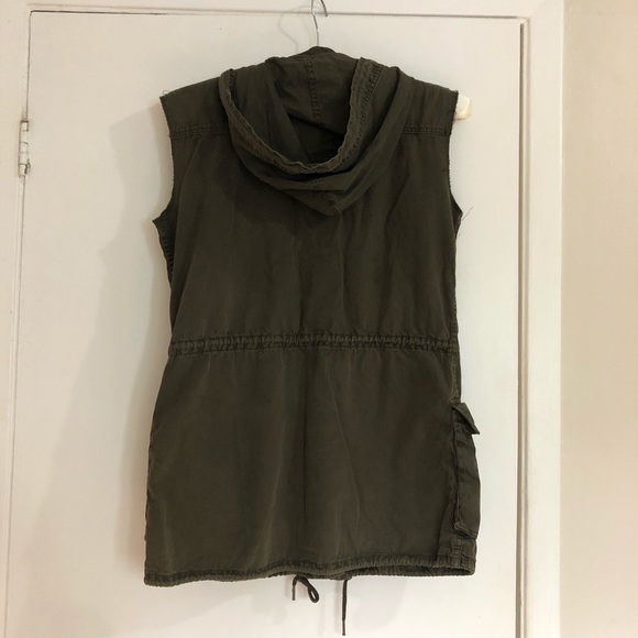 Military Green Vest - Picture 4 of 5